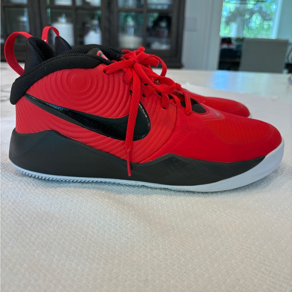 Kids Nike Team Hustle D9 GS 'University Red' basketball shoes - Picture 2 of 9